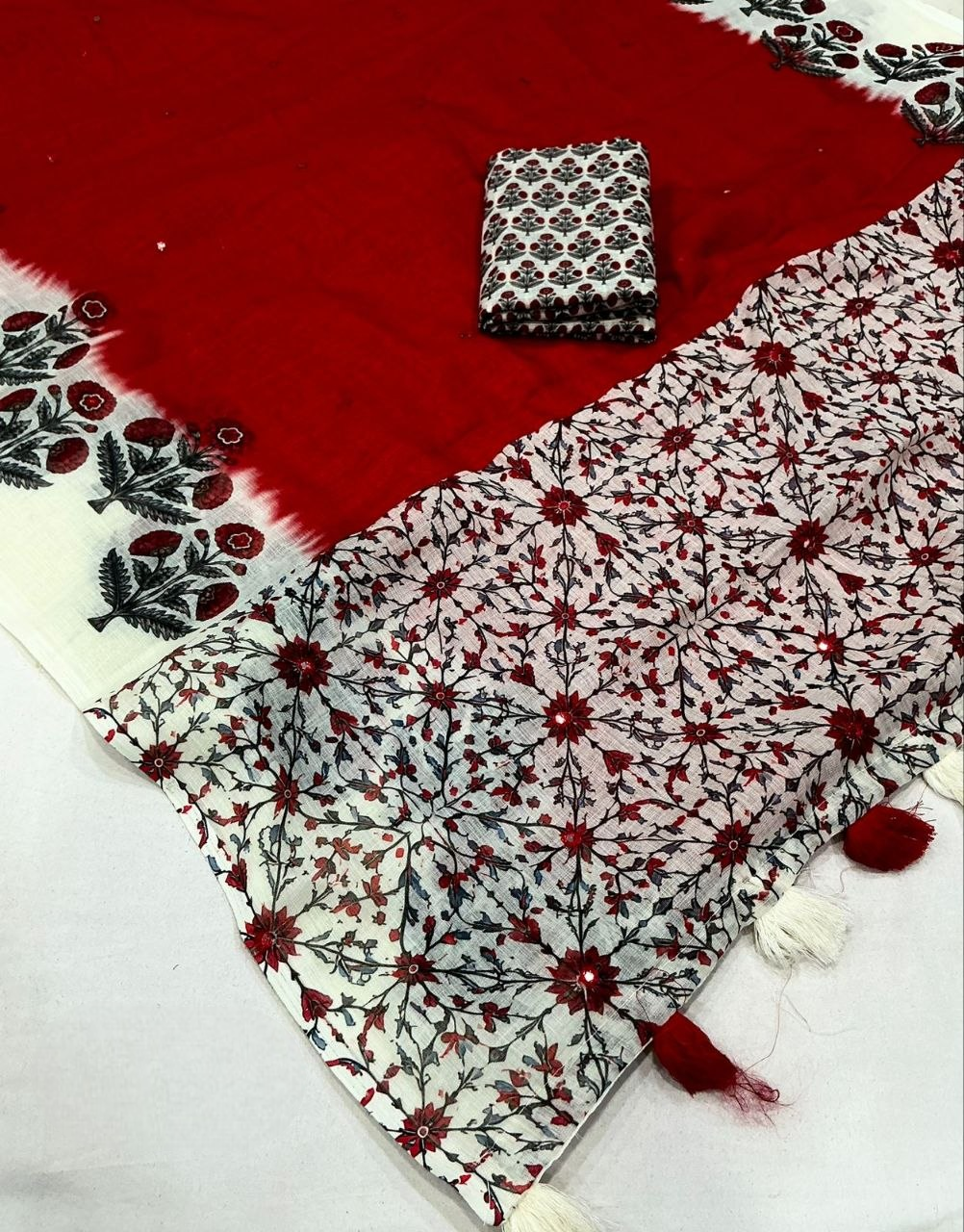 Floral Linen Printed Saree - Tomato Red